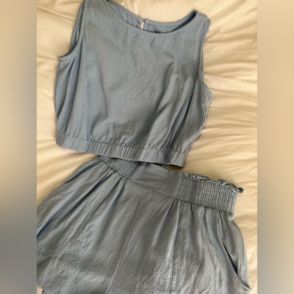 Two Piece Short Set with Pockets - Picture 4 of 4